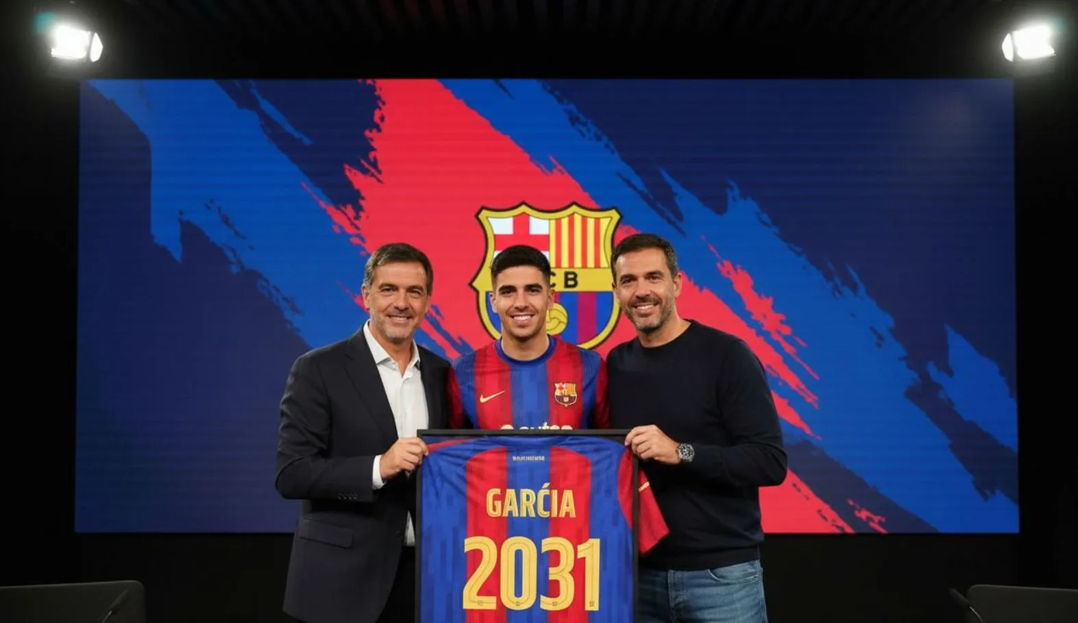 Официально: Эрик Гарсия продлил контракт с Барселоной до 2031 года